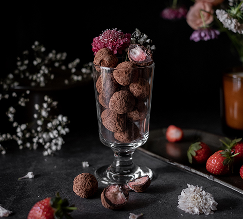 黑方巧克力紅寶石生巧克力+草莓藏心巧克力:能回歸純粹、觸動人心的味覺體驗 - 黑方巧克力 產品故事